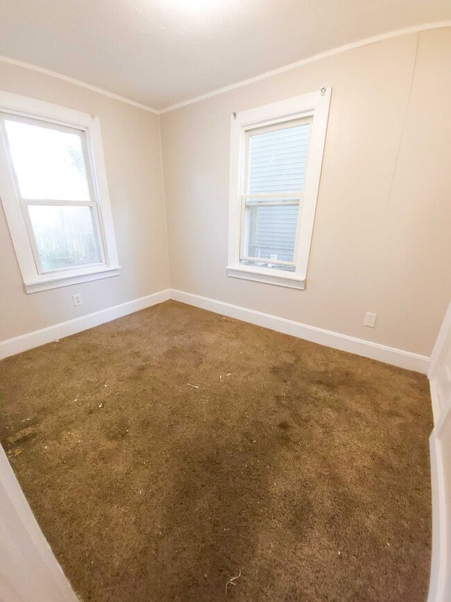 Building Photo - 2 bedroom single family home