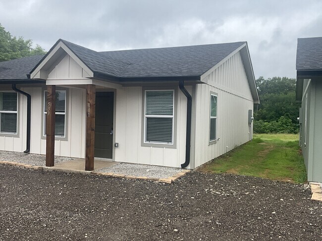 Building Photo - 533 Bradburn Rd