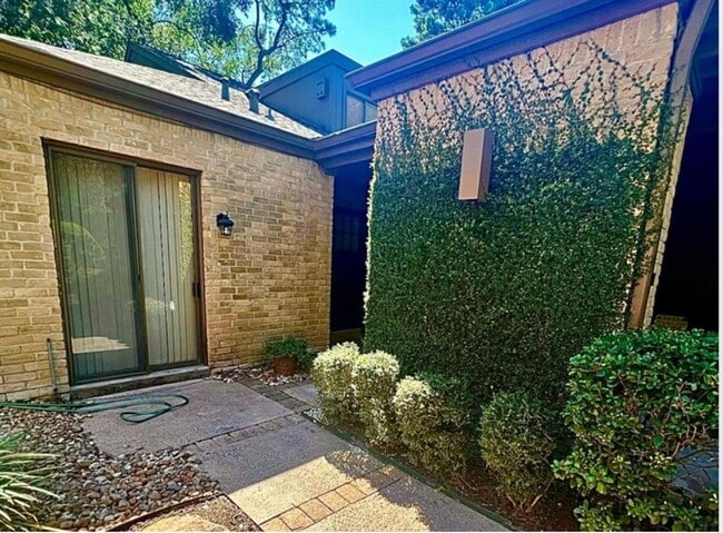 Foto del edificio - 150 Sugar Berry Cir