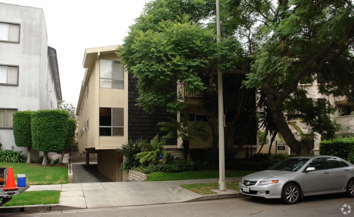 Building Photo - 1644 Camden Ave