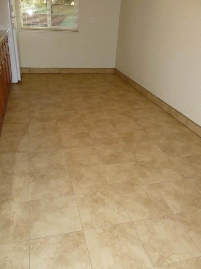 Building Photo - 437 Central Ct