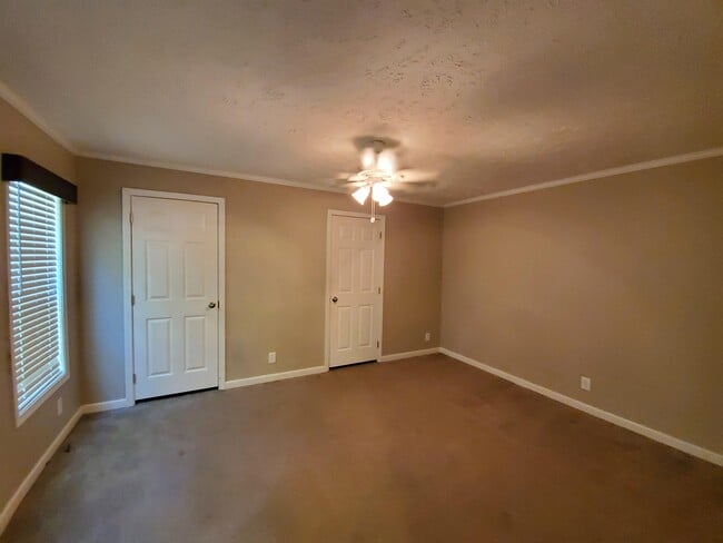 Foto del edificio - 209 Hickory Ct