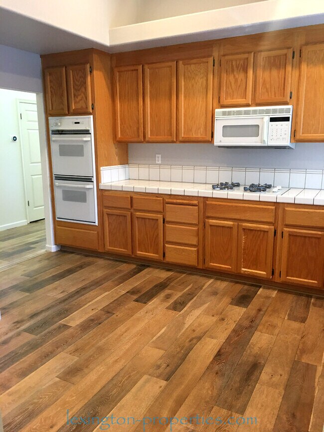 Foto del edificio - 2401 Fallwater Ln, Carmichael, Ca 95608