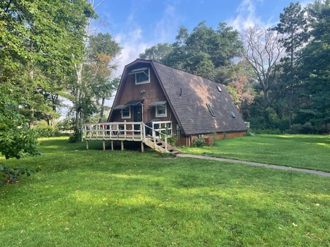Primary Photo - 2 Bedroom, 2 Bath, with Double Garage.