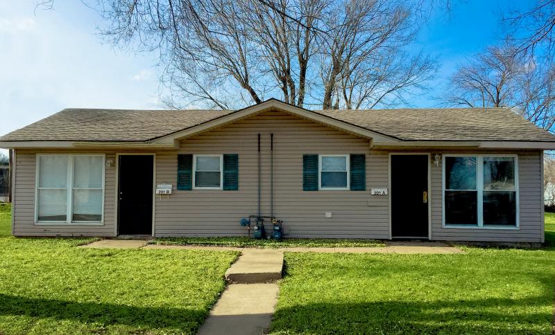 Foto principal - 208 N Oak St