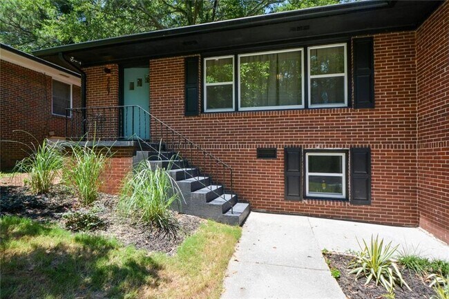 Building Photo - 2267 Delowe Dr