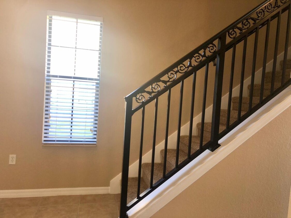 Move IN SEPTEMBER! Beautiful views- Corner... - Move IN SEPTEMBER! Beautiful views- Corner...