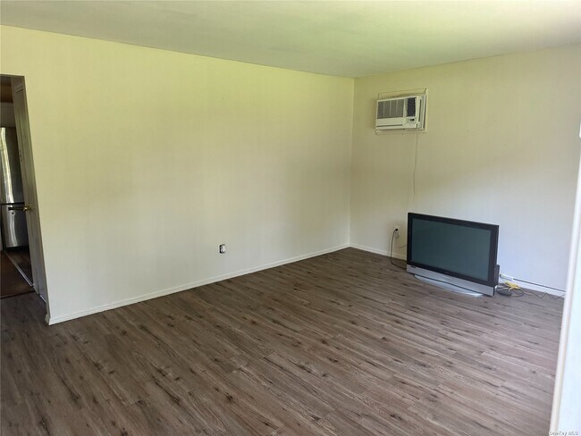 Building Photo - 38 Judith Dr