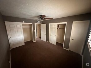 Building Photo - 185 Maple Way