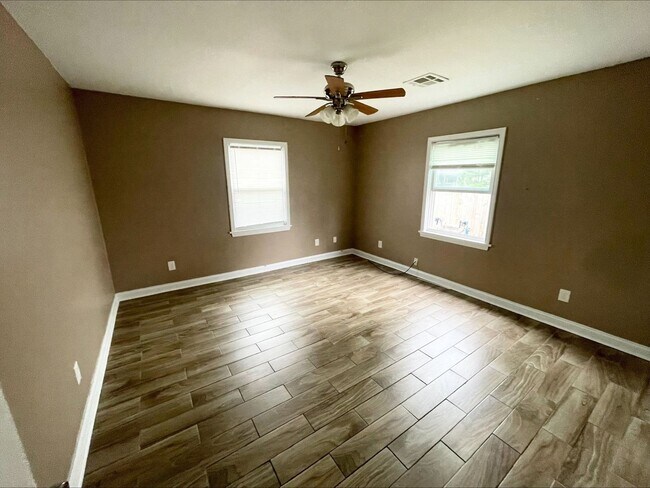 Foto del edificio - Cute two bedroom one bath with fenced yard...