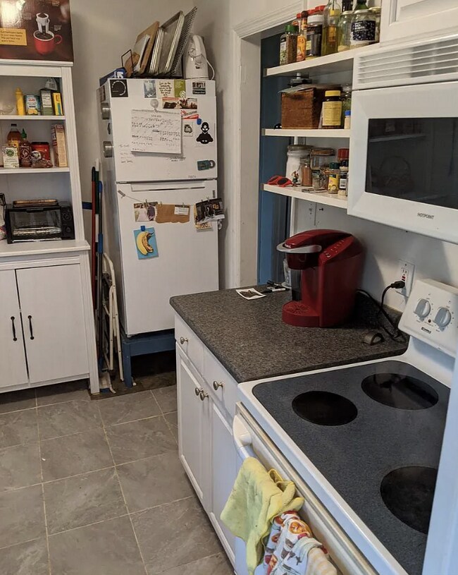 Kitchen - 1701 Pepper Dr