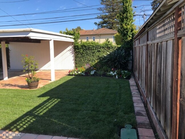 Building Photo - 3 br, 2 bath House - 32 12th Ave
