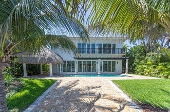 Building Photo - 425 N Shore Dr