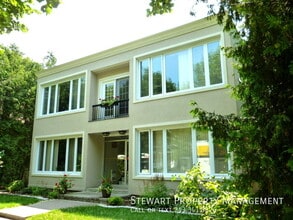 Building Photo - 111 Crichton St