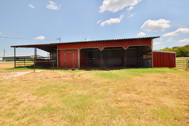 Foto del edificio - For Lease – Nice Horse Property - Texas St...