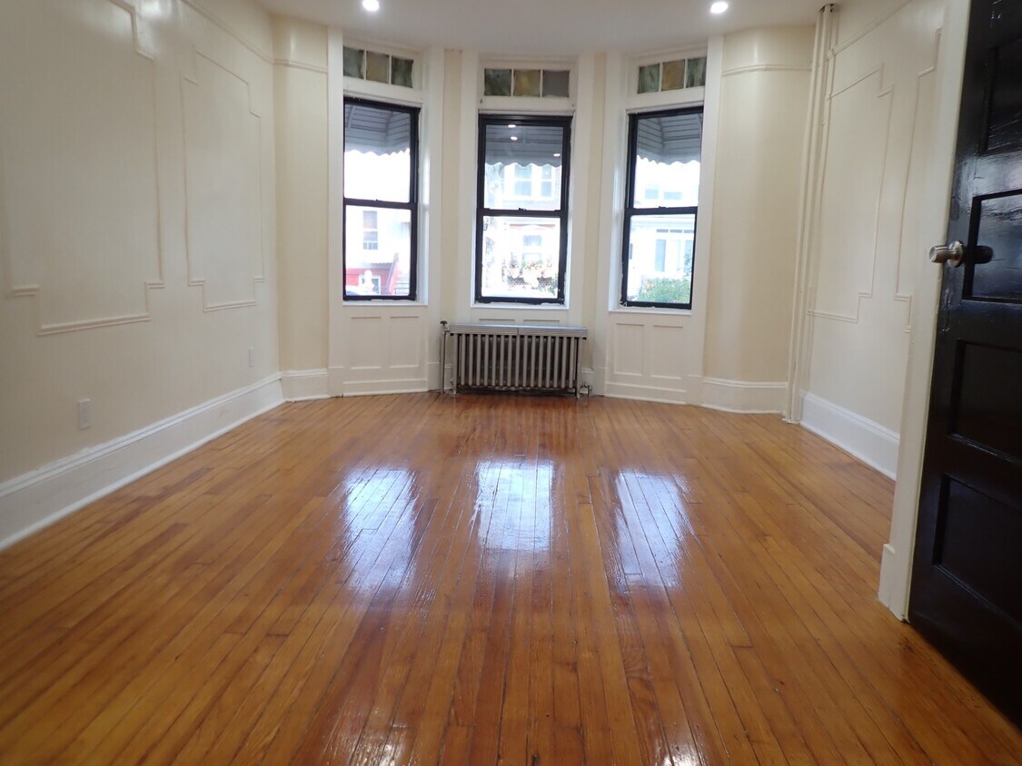 Primary Photo - 142 E 32nd St