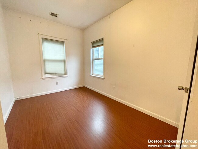 Foto del edificio - HOT MISSION HILL LISTING!!!!