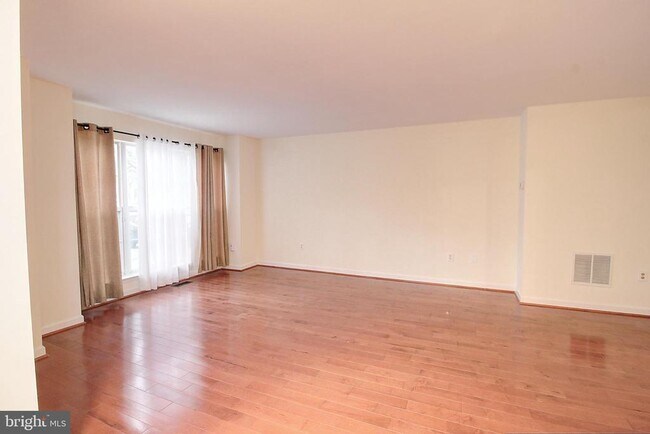 Foto del edificio - 9261 Ridgefield Cir