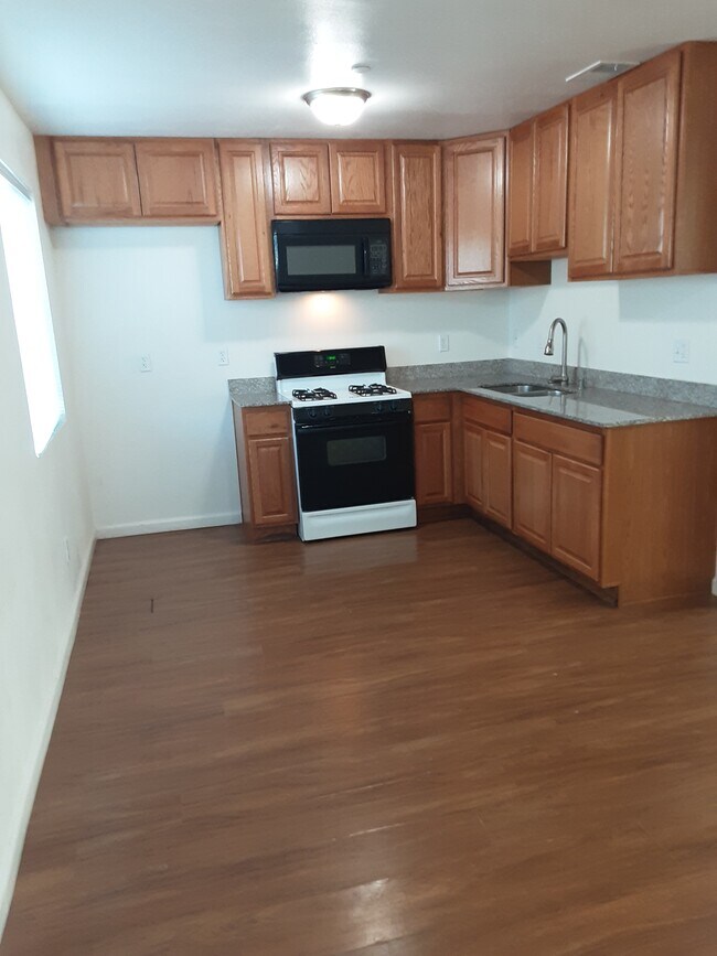 Foto del edificio - 144 Brookridge Dr