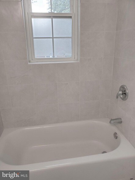 Foto del edificio - 1719 N Troy St