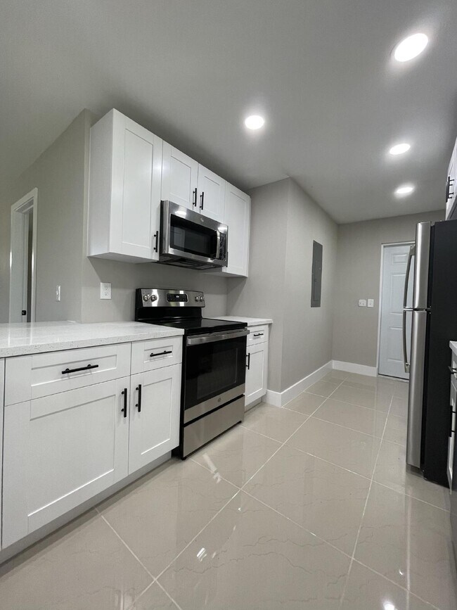 Building Photo - Newly Update Fort Myers Home For Rent