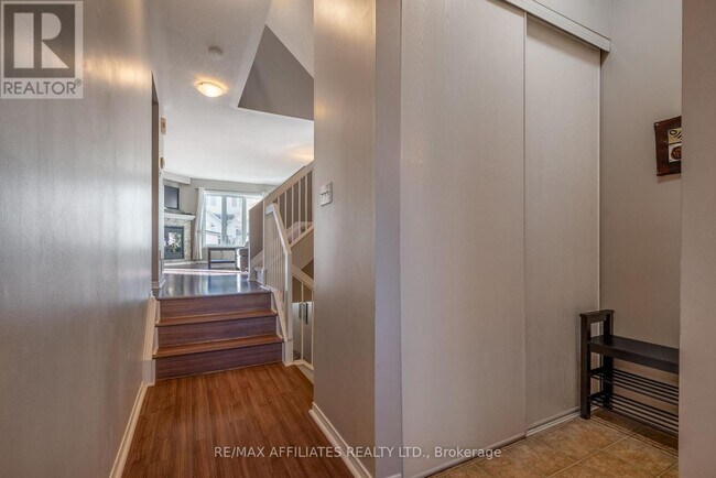 Building Photo - 1031 Capreol St