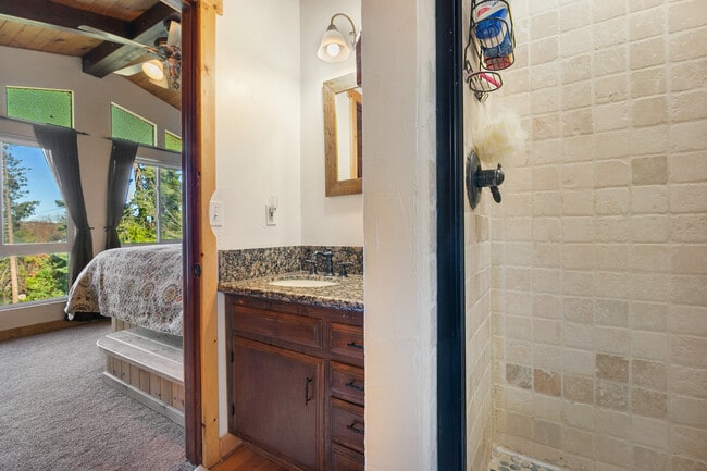 Building Photo - 26555 Brentwood Dr