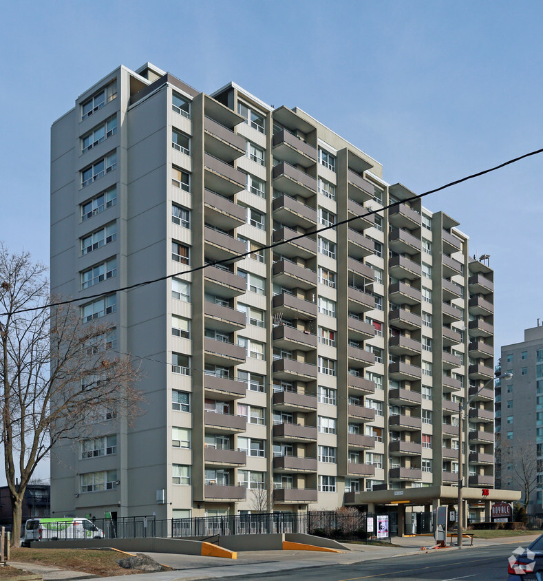Building Photo - Royale Apartments