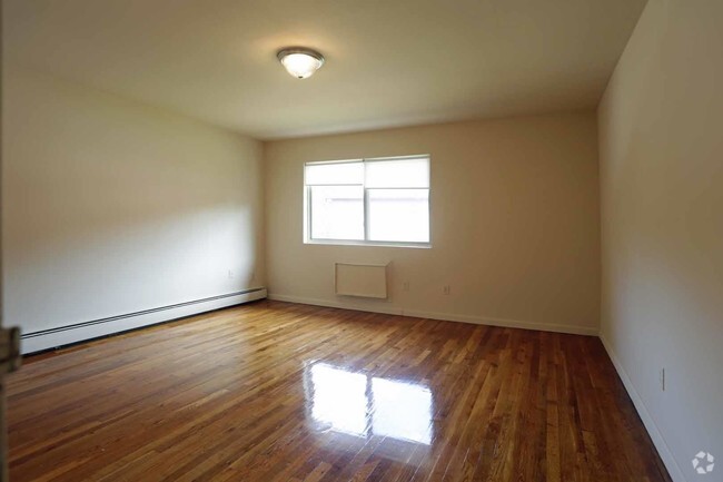 master bedroom - Sleepy Hollow Gardens