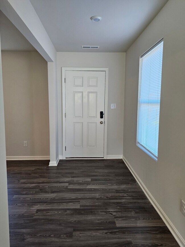 Building Photo - 212 Gaston Cir