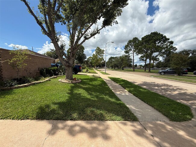 Foto del edificio - 16103 Camino Del Sol Dr