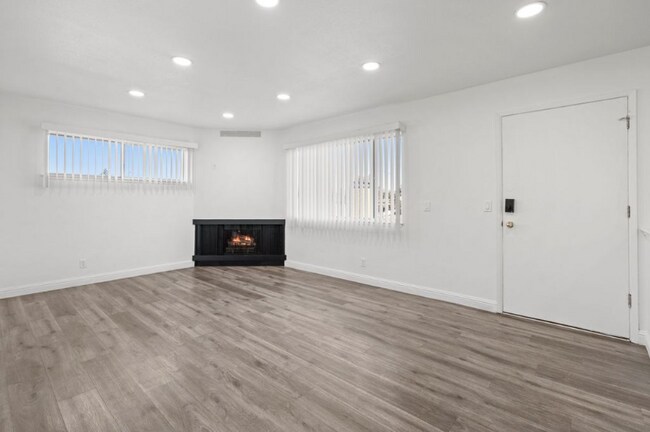 Building Photo - 4162 Hamilton Ave