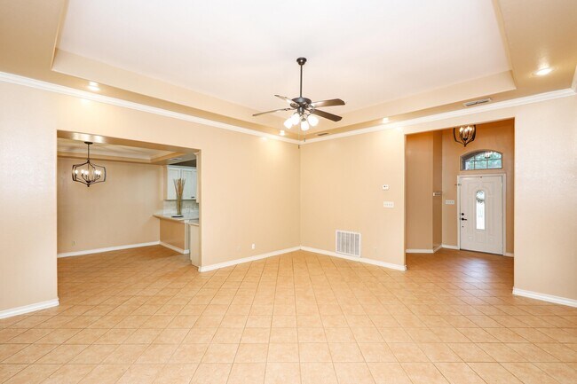 Building Photo - 2048 Buenos Aires Dr