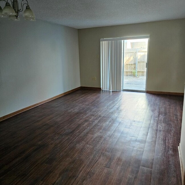 Building Photo - 1110 Audubon Ave