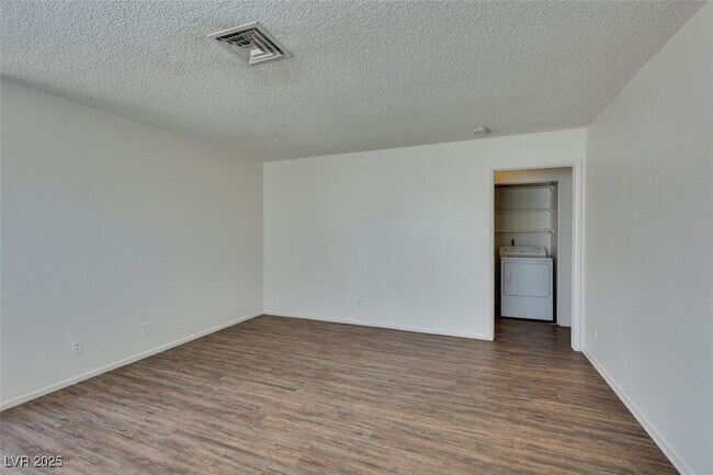 Foto del edificio - 7115 Kenwood St