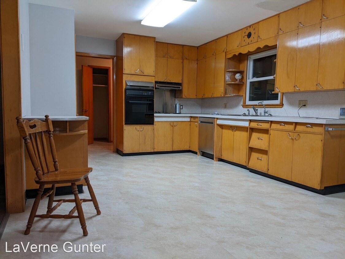 Primary Photo - 4 br, 2 bath House - 6060 150th ave ne