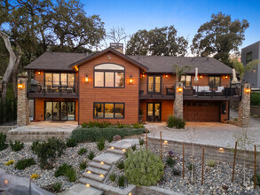 Building Photo - 30 Castlewood Dr