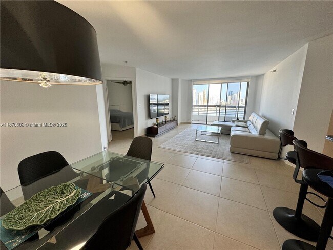Foto del edificio - 3530 Mystic Pointe Dr