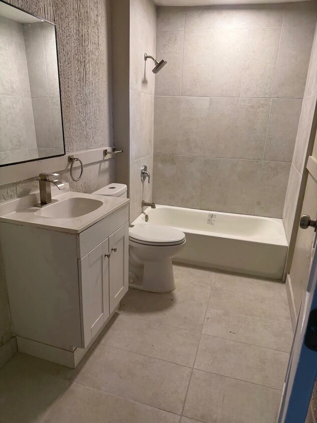 Photo - 1752 West Oak Street -