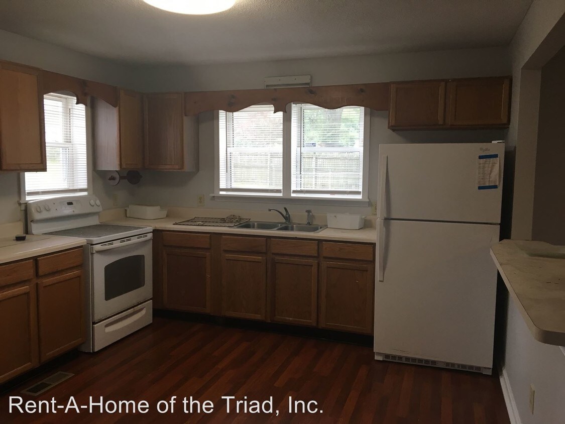 Foto del edificio - 4 br, 1.5 bath House - 112 Corliss Street