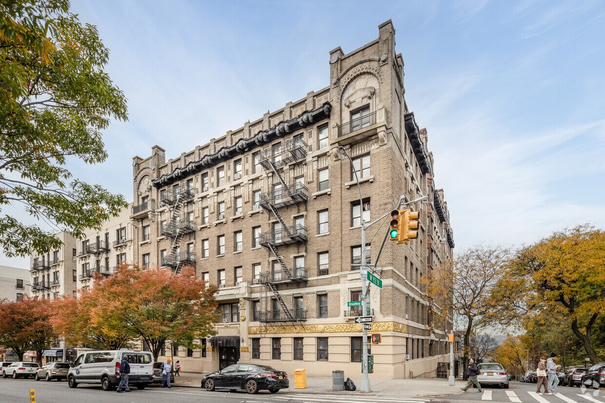 Primary Photo - 3681 Broadway
