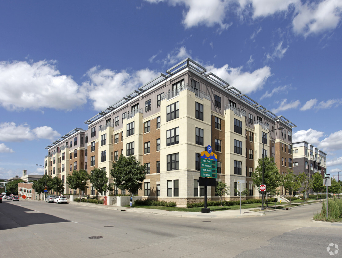 Primary Photo - Vine Street Lofts