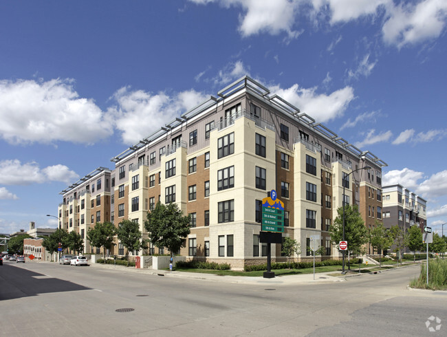 Building Photo - Vine Street Lofts