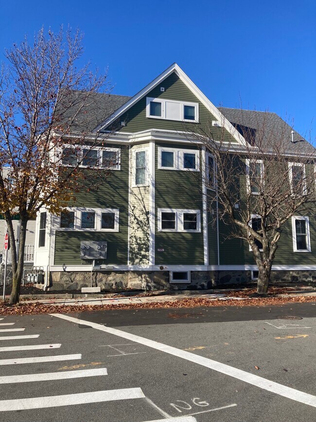 Building Photo - 232 Salem St