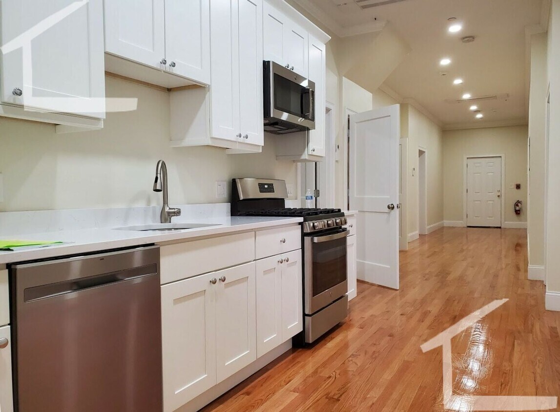 Family Friendly Brookline Four Bedroom - Family Friendly Brookline Four Bedroom