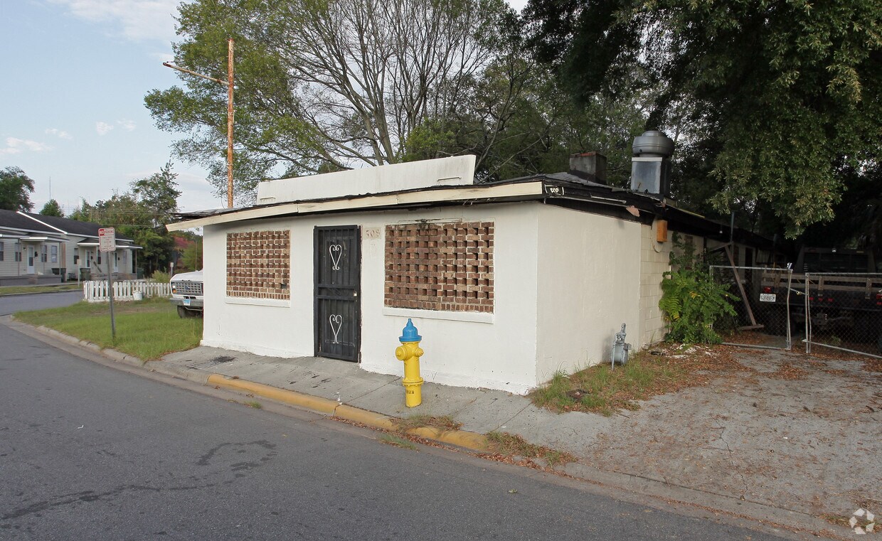 Primary Photo - 511 Amaranth Ave