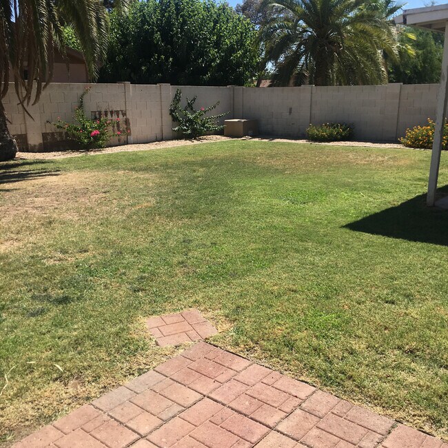 Foto del edificio - 3747 E Winchcomb Dr