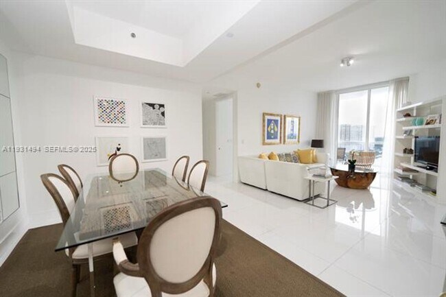 Foto del edificio - 15901 Collins Ave