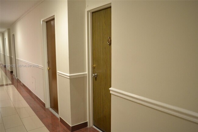 Foto del edificio - 2899 Collins Ave