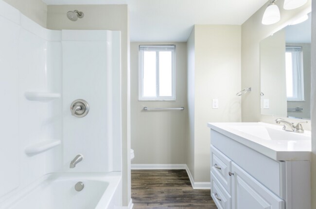 Building Photo - 10015 Groh Rd